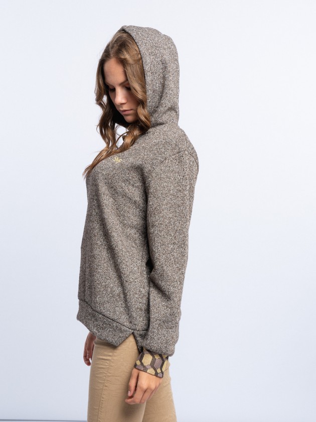 Sweater com capuz e punhos contraste