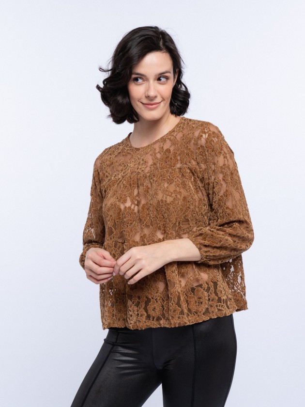 Tunica em renda com folhos