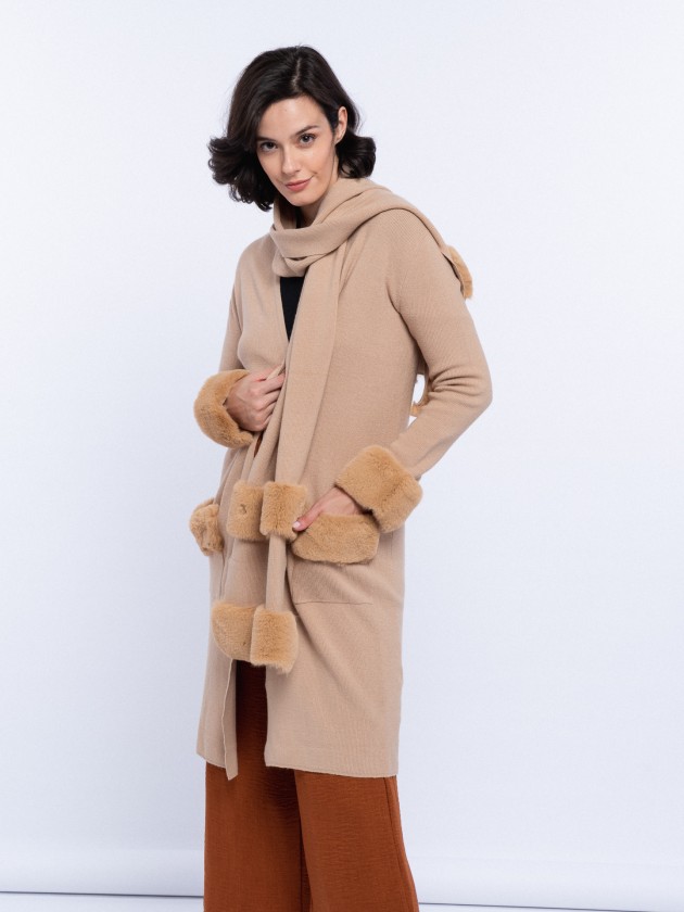 Coat with fur and scarf