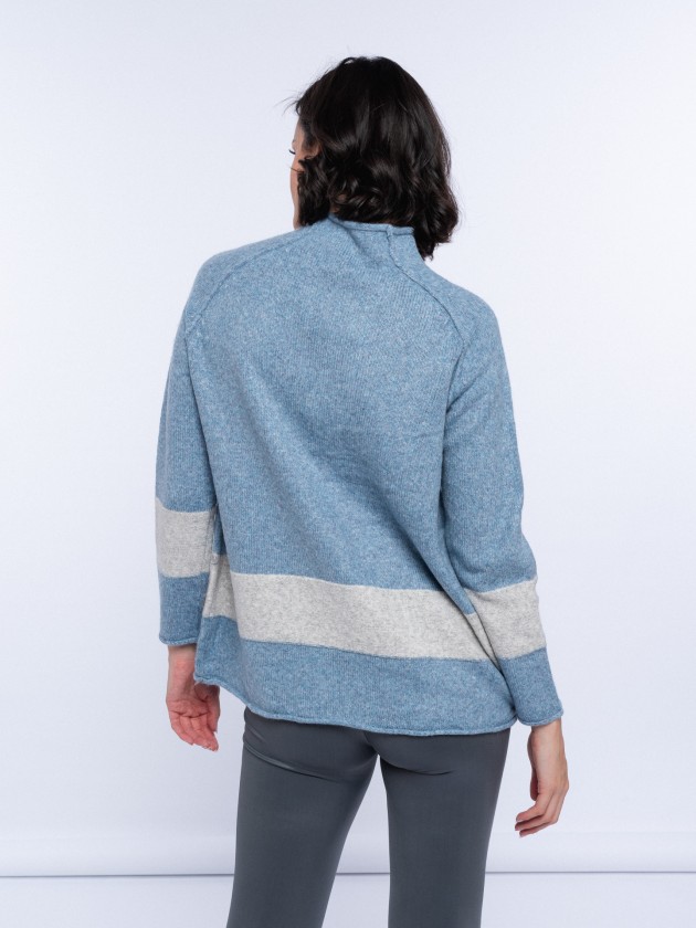 Sweater with stripe with sequins