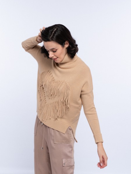 Sweater with heart fringes