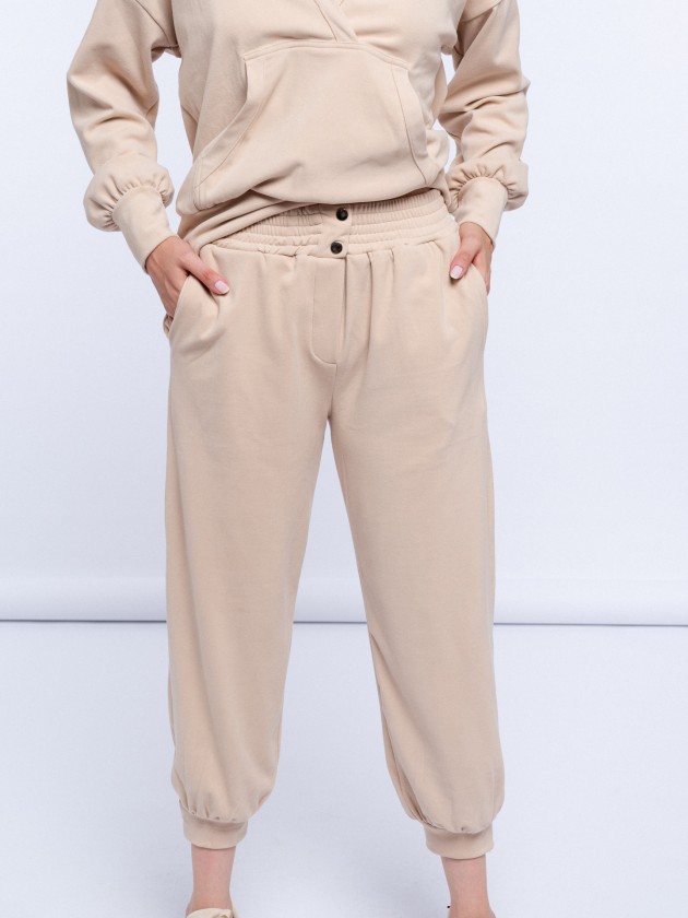 Comfy trousers with buttons