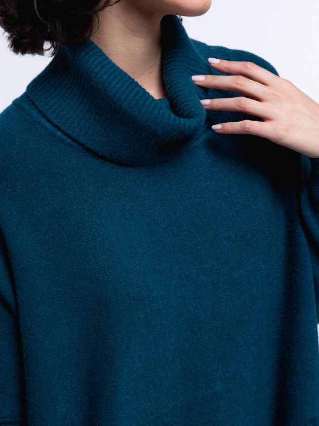 Turtle neck sweater w/pockets