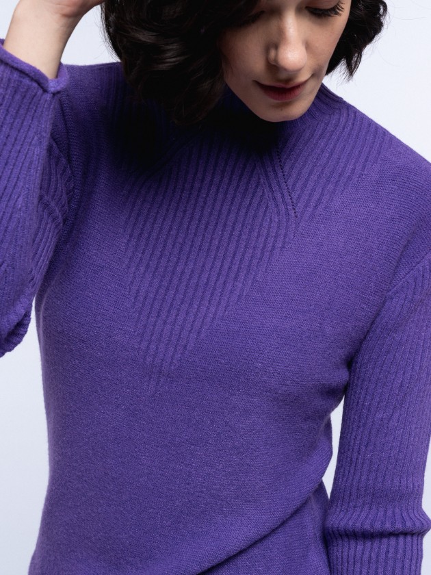 Turtle neck knit sweater