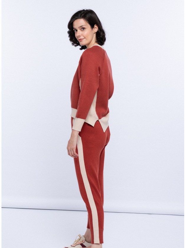 Trousers with stripes