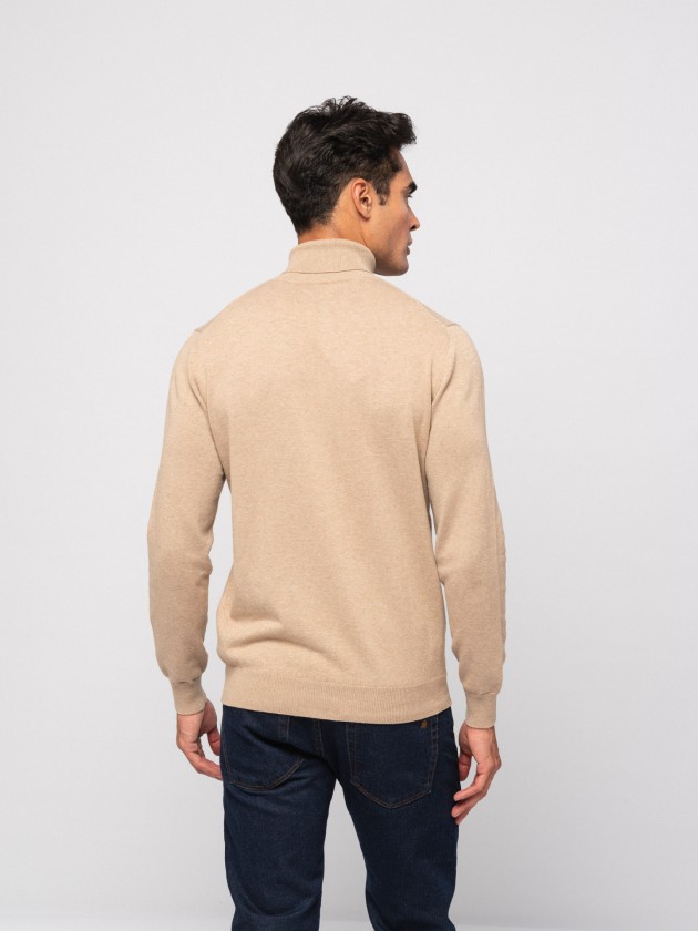 Turtle neck knit sweater
