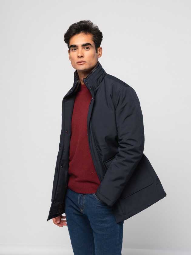 Coat with pockets at the front