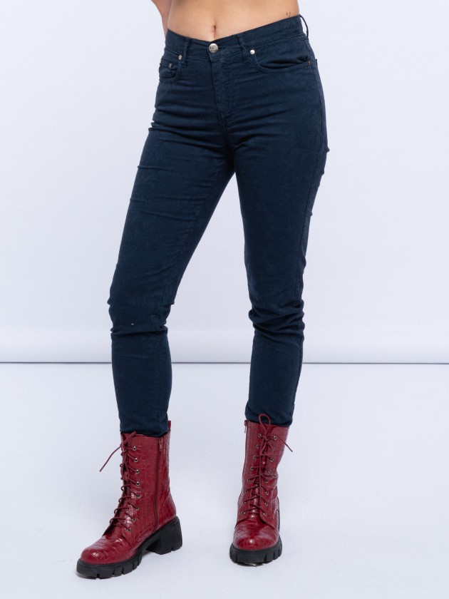 Trousers with texture
