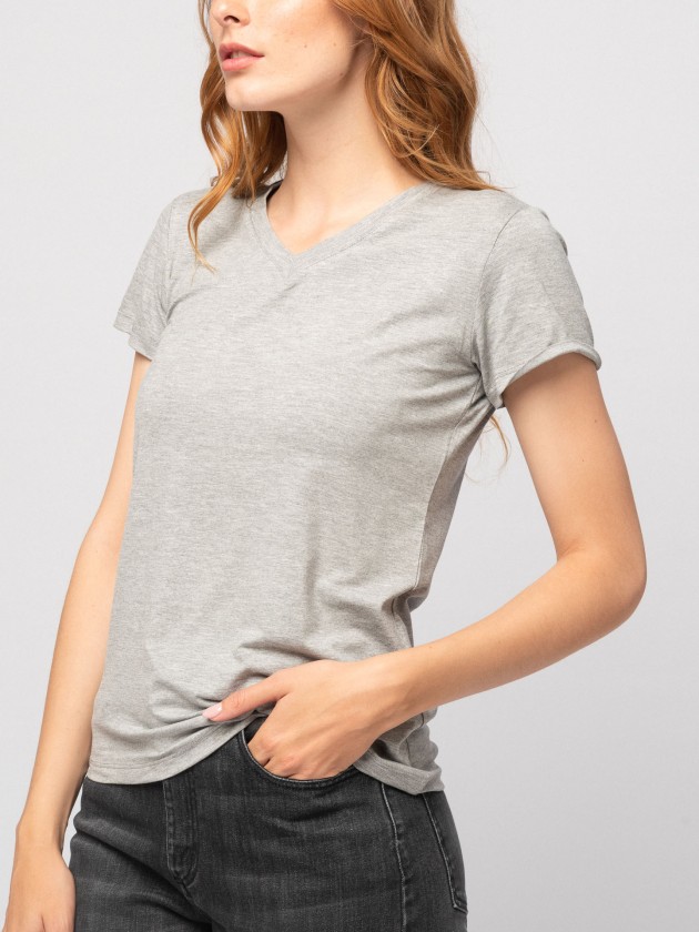 T-shirt with v neck