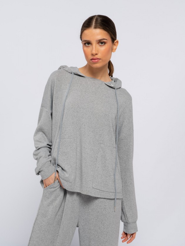 Camisola com capuz e bolsos