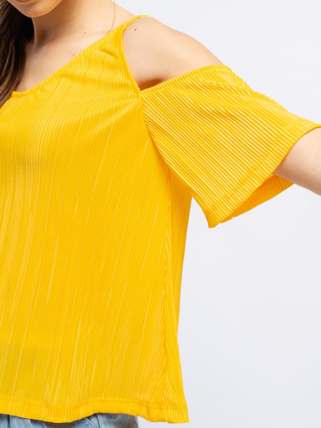 Top with slits in the sleeves