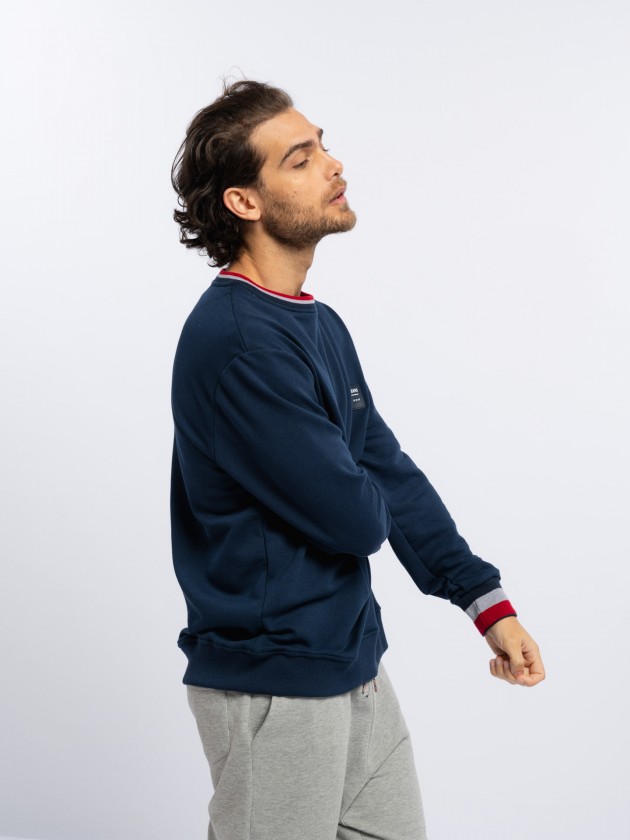 Sweater com decote redondo
