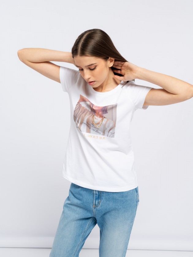 T-shirt com estampado de rapariga