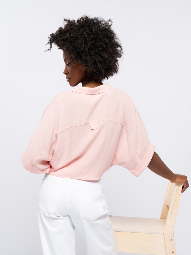 Cropped blouse with patch pockets