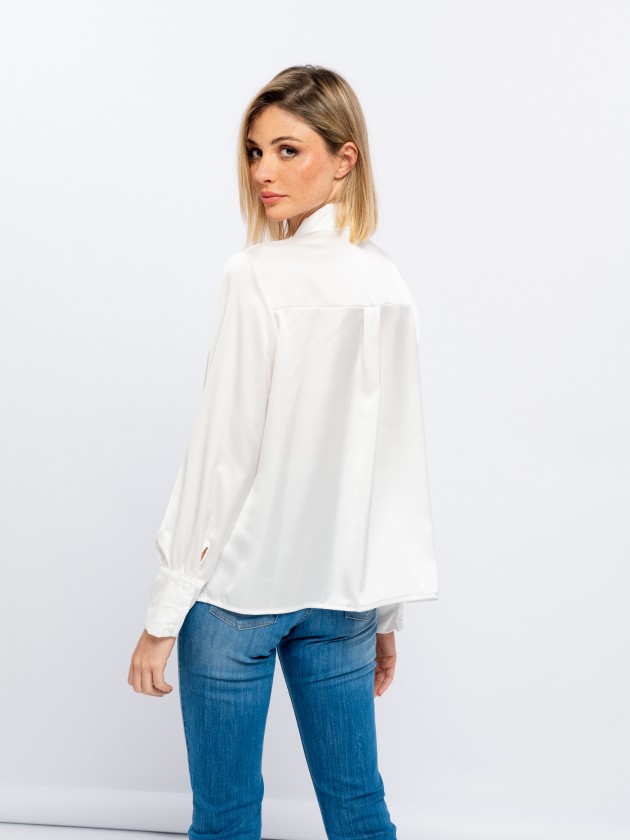 Blouse with loop