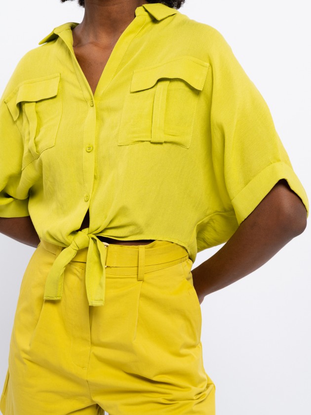 Cropped blouse with patch pockets