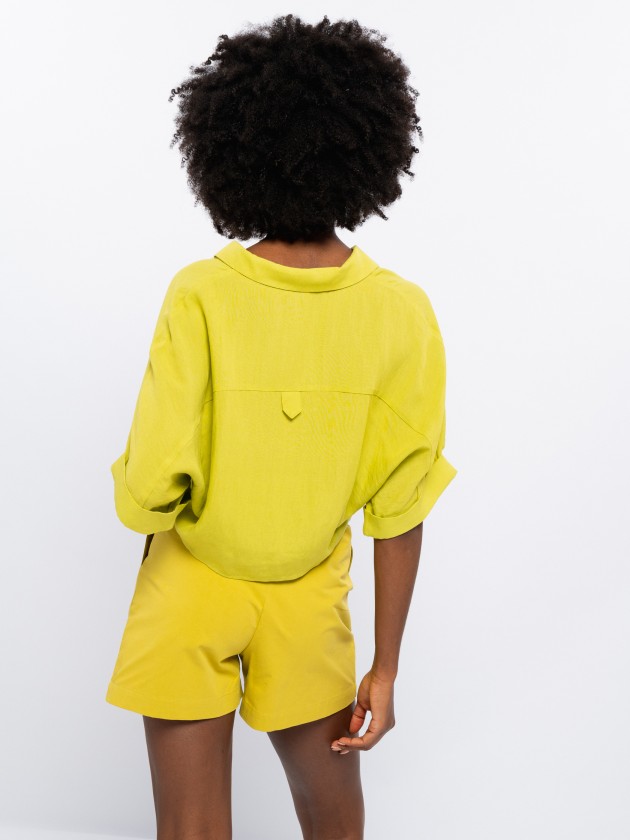 Cropped blouse with patch pockets