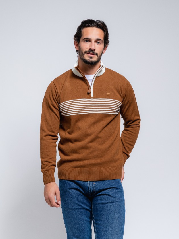 Polo with zip and embroidery at the chest