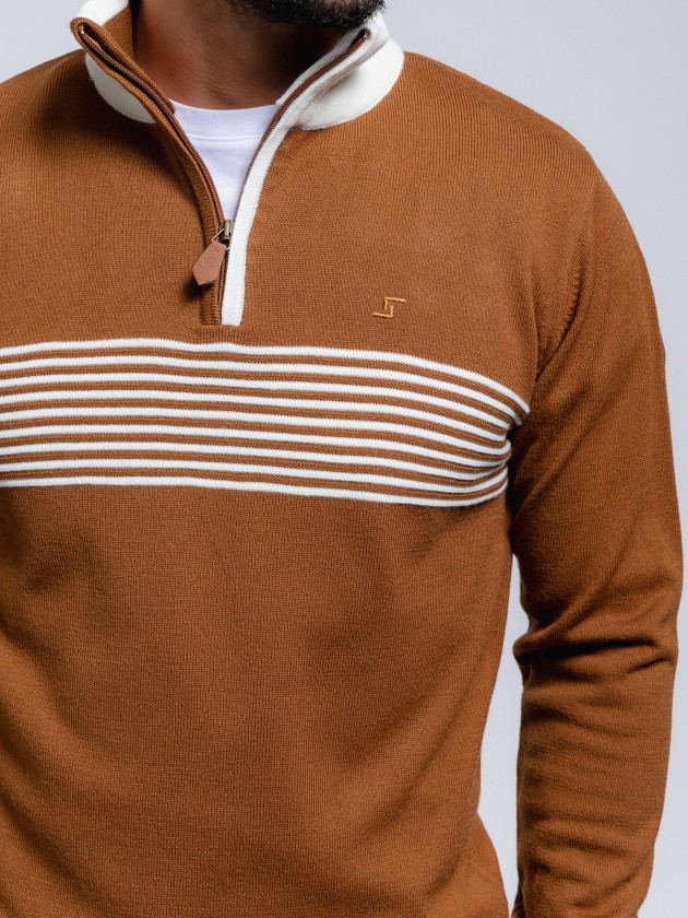 Polo with zip and embroidery at the chest