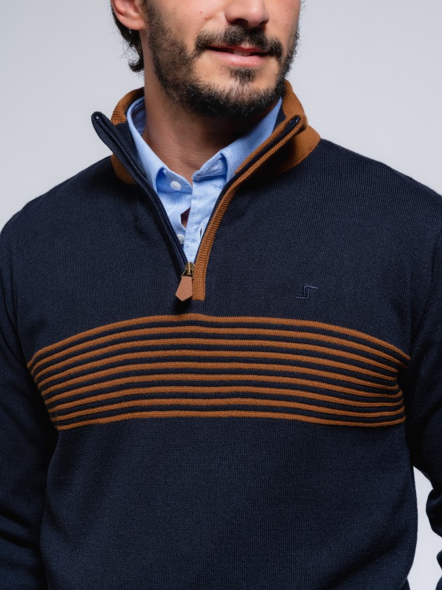 Polo with zip and embroidery at the chest