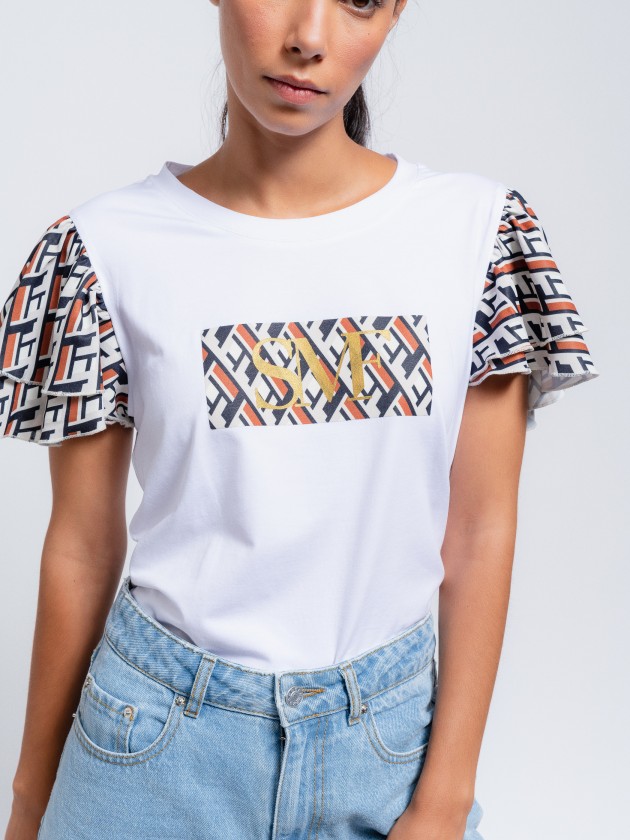 T-shirt with sleeves printed