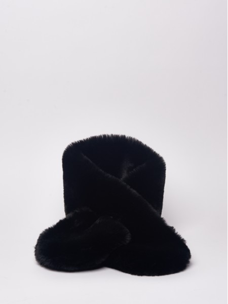 Faux fur collar