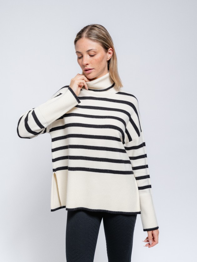 Hight neck sweater with stripes