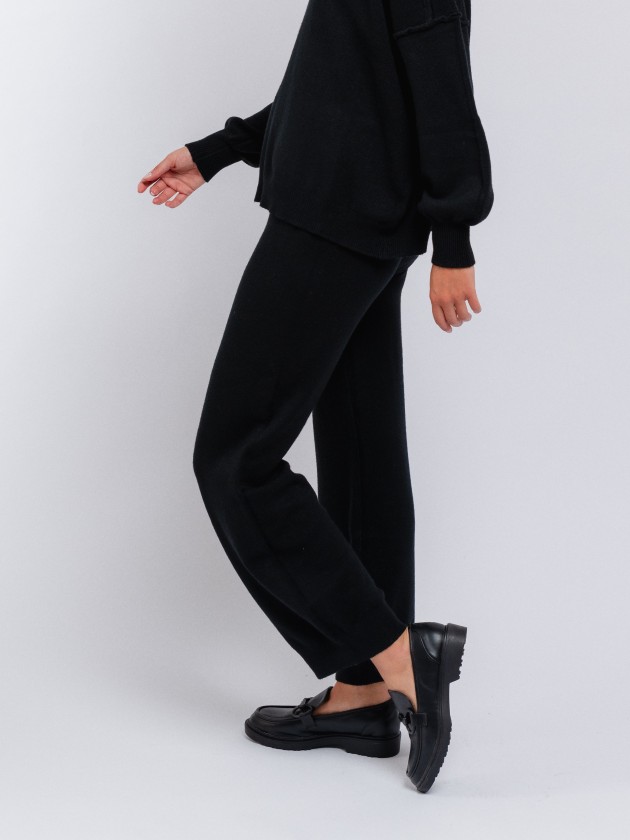 Knit trousers with ribbed trims