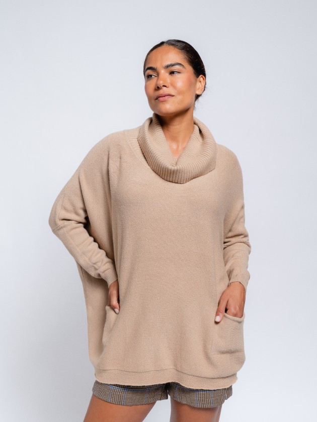 Knit sweater with pockets