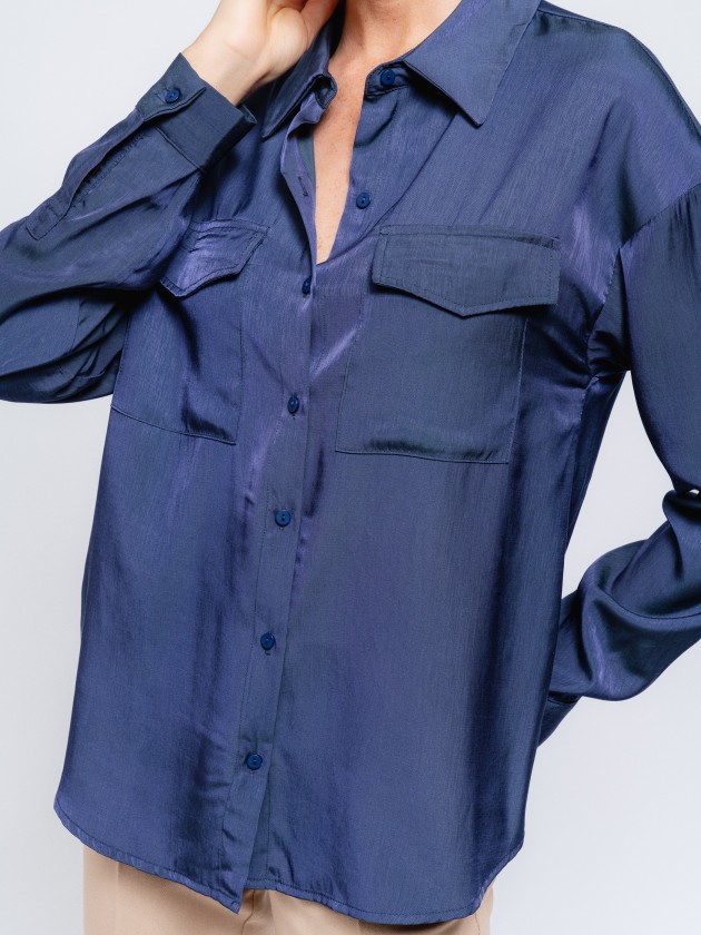 Blouse with pockets at the front