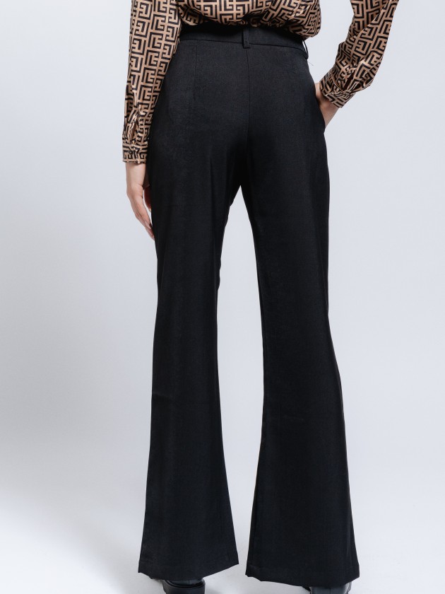 High-waisted trousers with opens at the front