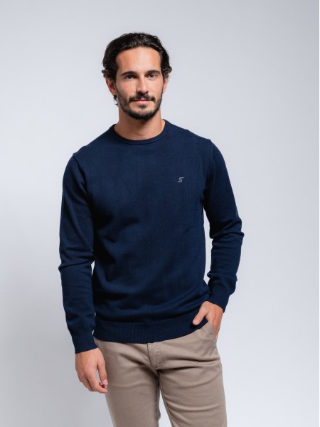 Fine knit pullover with embroidery