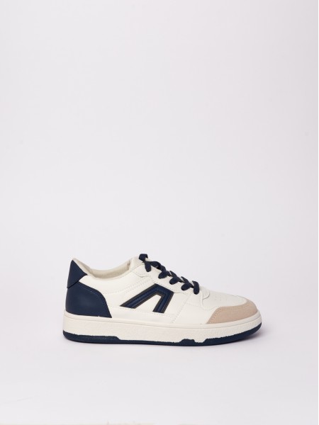 Flat contrast trainers