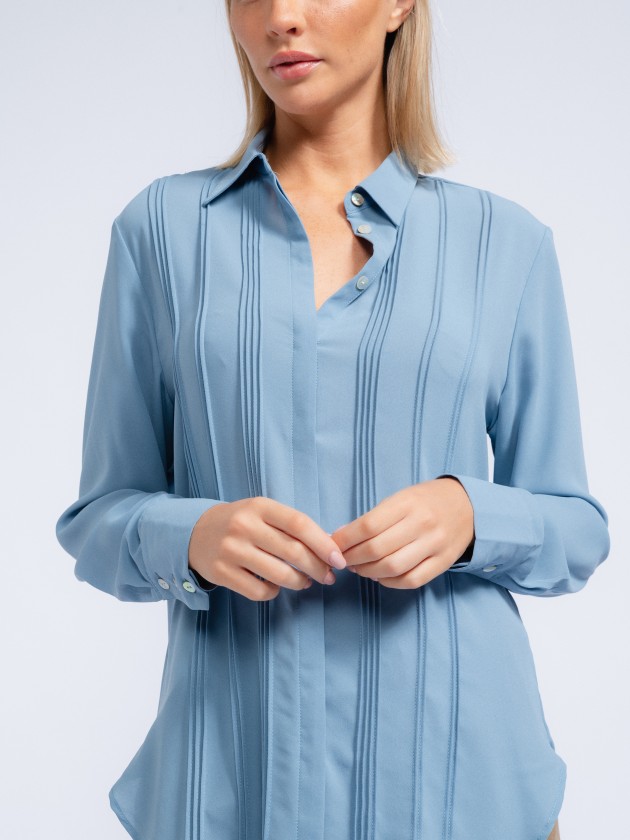 Blouse with pleats