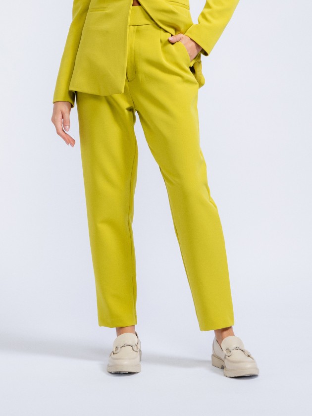 Trousers with lined belt