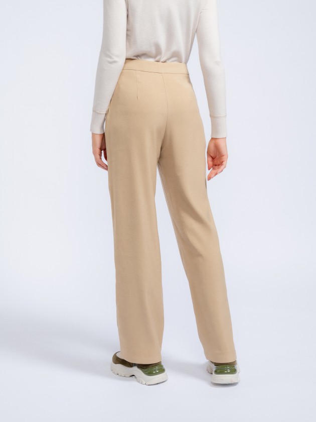 High-waisted trousers with buttons