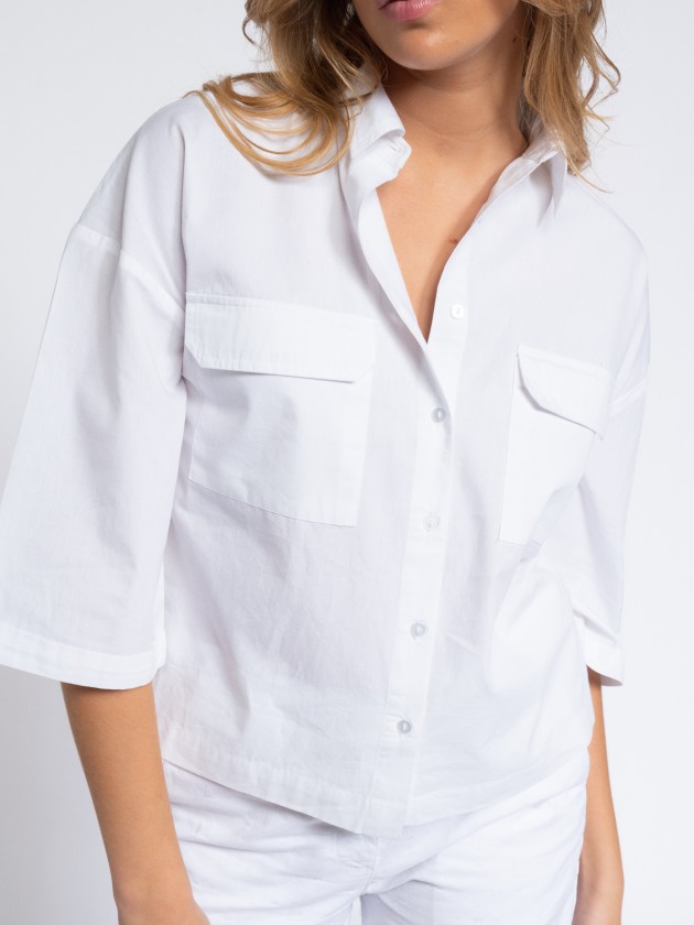 Blusa com bolsos