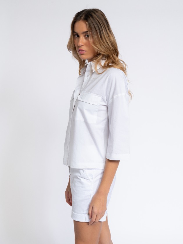 Blusa com bolsos