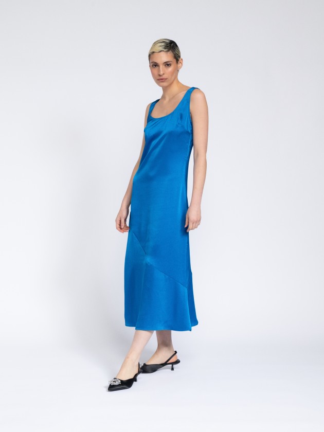 Vestido de alas acetinado