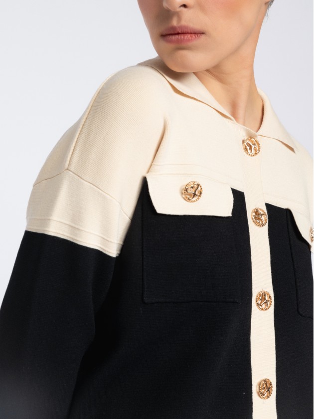 Knit coat woth gold buttons
