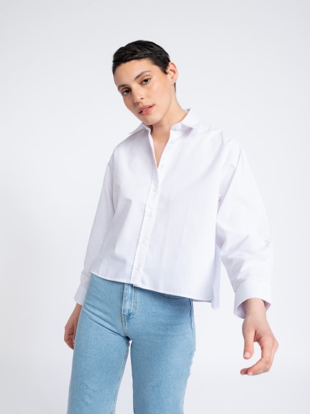 Blusa lisa em tecido oxford