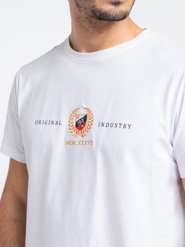 T-shirt com estampado e bordado