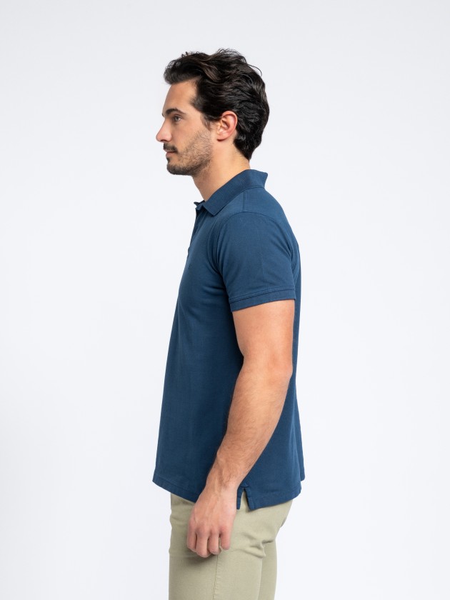 Polo pique com pigmento e bordado