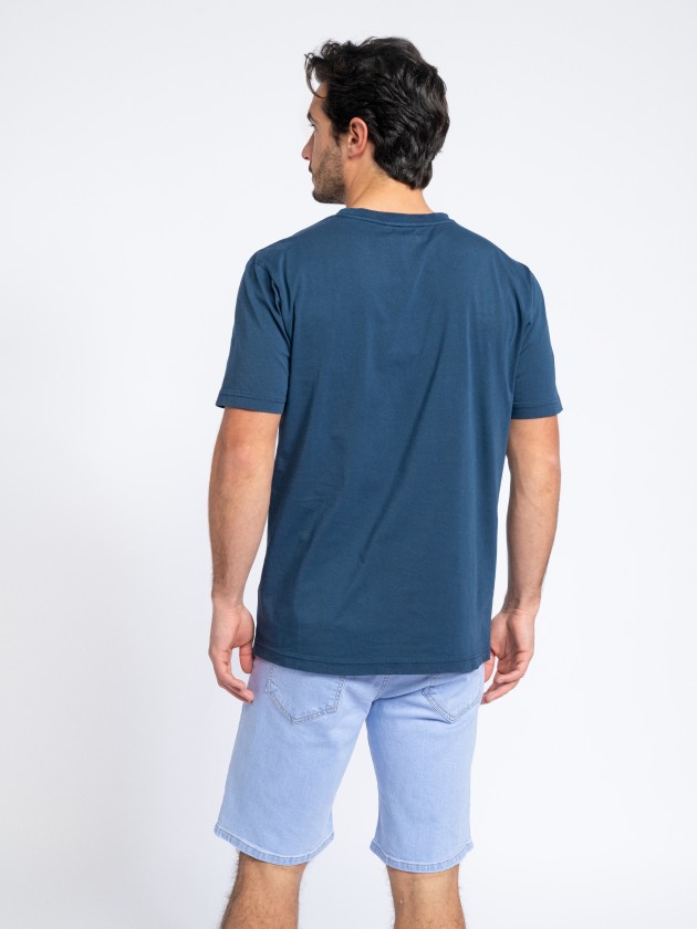 T-shirt com estampado e bordado
