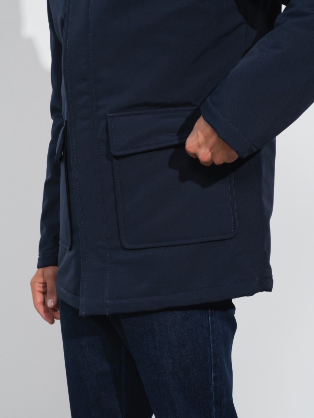 Coat with pockets at the front