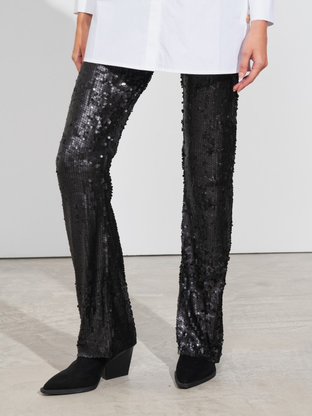 Fluid trousers with sequins