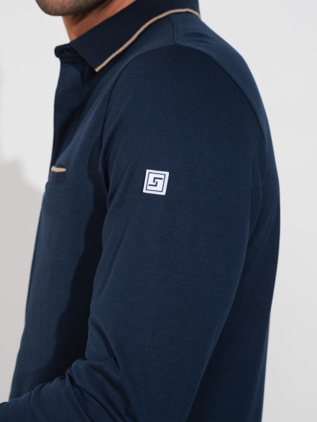 Detailed polo jersey