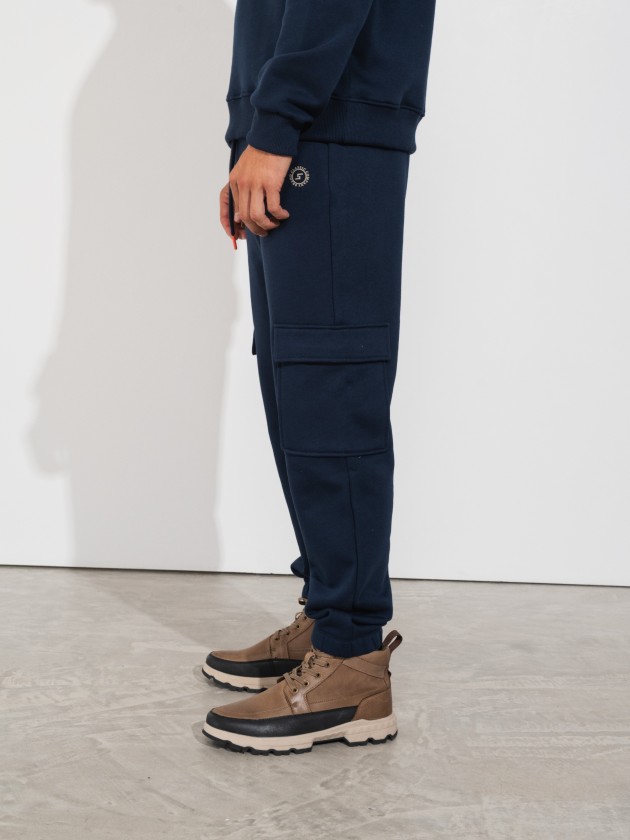 Sports trousers with adjustable drawstring
