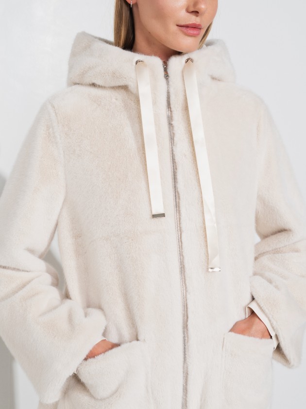 Oversize coat with fur