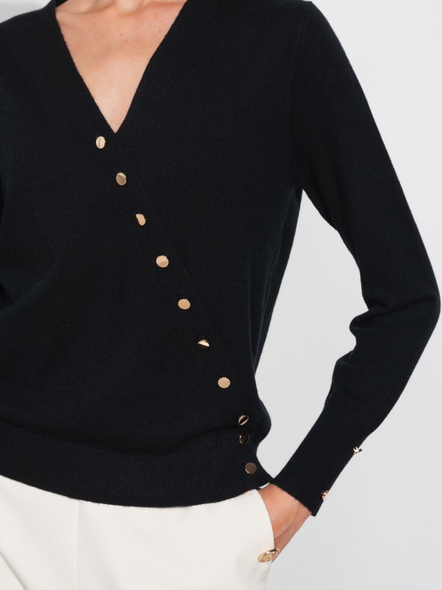 Cross-knit sweater with buttons